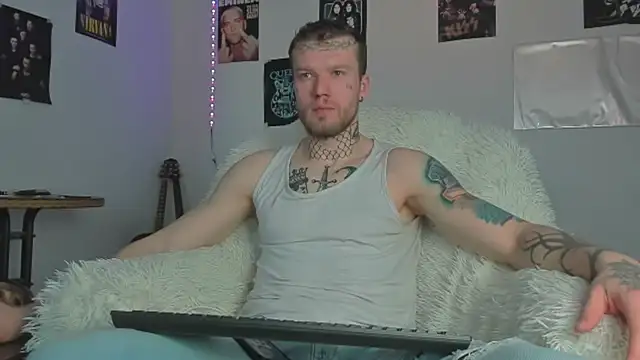 Snapshot of Huntall77 chatting on April 2026 03:29:02 AM Huntall77 online show from April 2026 03:29:02 AM