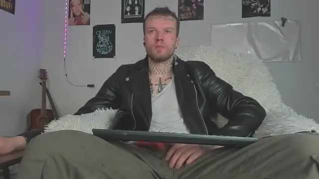 Snapshot of Huntall77 chatting on April 2026 05:05:01 AM Huntall77 online show from April 2026 05:05:01 AM