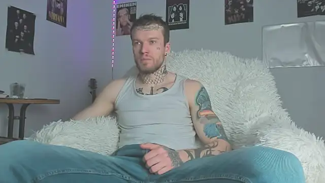 Snapshot of Huntall77 chatting on April 2026 05:52:01 AM Huntall77 online show from April 2026 05:52:01 AM