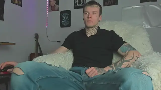 Snapshot of Huntall77 chatting on April 2026 03:50:02 AM Huntall77 online show from April 2026 03:50:02 AM