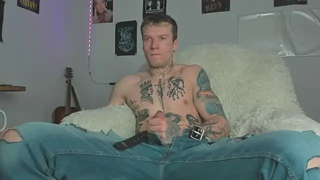 Snapshot of Huntall77 chatting on April 2026 06:19:01 AM Huntall77 online show from April 2026 06:19:01 AM