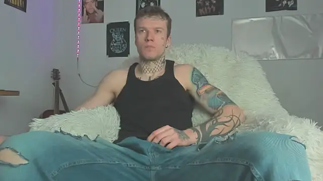 Snapshot of Huntall77 chatting on April 2026 05:12:02 AM Huntall77 online show from April 2026 05:12:02 AM