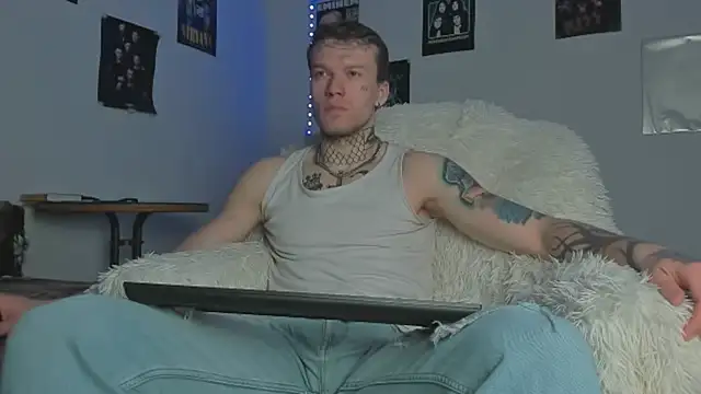 Snapshot of Huntall77 chatting on April 2026 01:23:02 AM Huntall77 online show from April 2026 01:23:02 AM