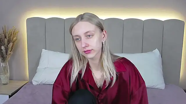 Snapshot of RachaelCute chatting on April 2026 04:00:01 AM RachaelCute online show from April 2026 04:00:01 AM