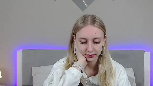 Snapshot of RachaelCute chatting on April 2026 11:13:02 AM RachaelCute online show from April 2026 11:13:02 AM