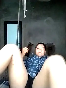 Snapshot of m-mbae chatting on April 2026 08:04:02 AM m-mbae online show from April 2026 08:04:02 AM