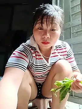 Snapshot of vangkt-cute chatting on May 2026 04:07:02 AM vangkt-cute online show from May 2026 04:07:02 AM