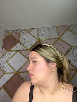 Snapshot of Amira_Malia chatting on May 2026 03:17:01 PM Amira Malia online show from May 2026 03:17:01 PM
