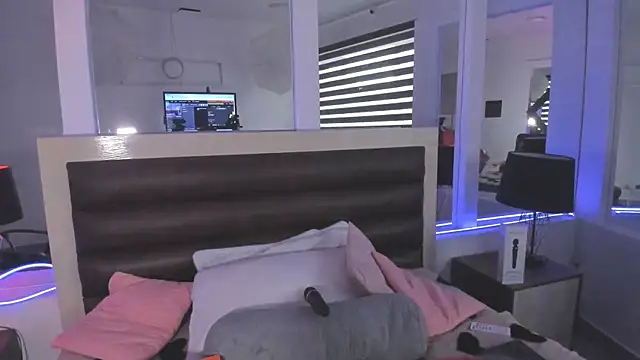 LaurenSpitz online show from December 2025 11:37:01 AM