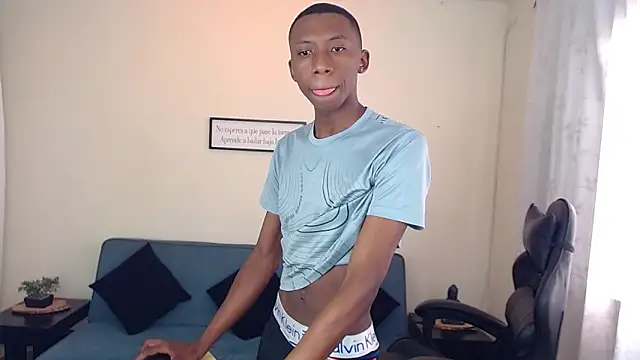 Miilo18 online show from December 2025 08:57:01 PM