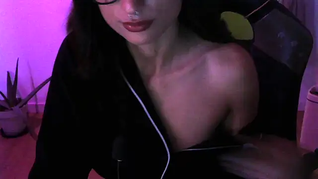 LucyGrayX online show from November 2025 07:02:02 PM