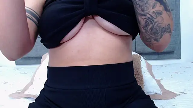 Ana Paula0 online show from November 2025 12:30:01 PM