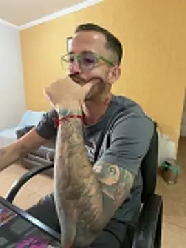 Lucasjandre online show from May 2026 11:06:02 AM