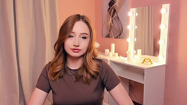 ReinaHenslin online show from November 2025 07:29:01 AM