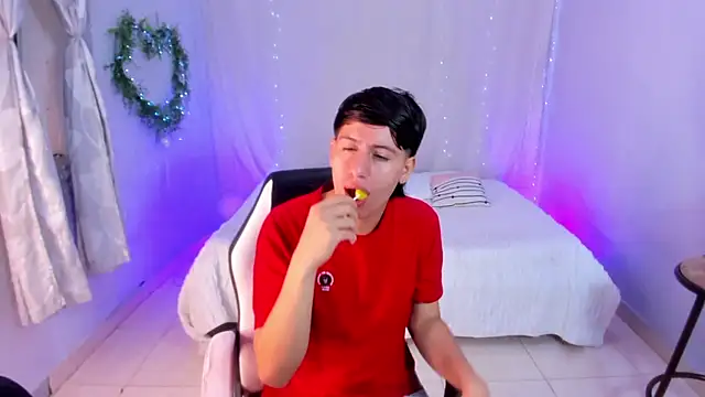 thiagoramirez  online show from November 2025 02:01:02 AM