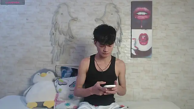 axel milo kairo and noa online show from January 2026 10:14:02 PM