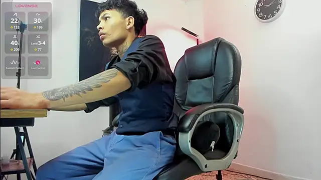 Snapshot of Juank_wss chatting on November 2025 11:43:01 AM Juank wss online show from November 2025 11:43:01 AM