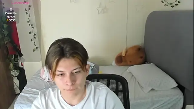 Felix kitty online show from November 2025 07:02:02 PM