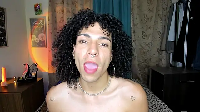 Angel White25 online show from May 2026 10:51:02 PM