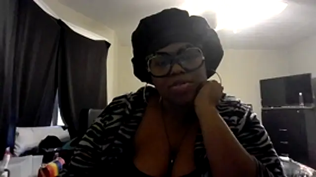 Snapshot of ThickkMadamm chatting on November 2025 08:30:02 PM ThickkMadamm online show from November 2025 08:30:02 PM