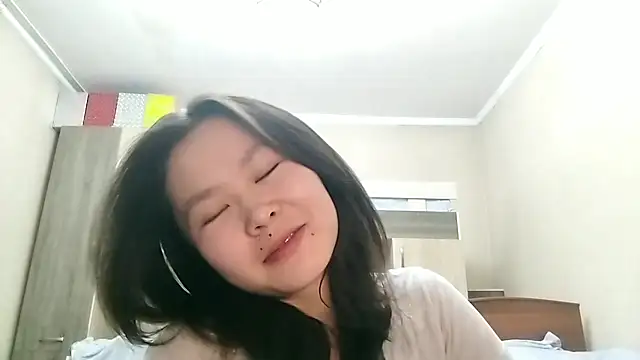 HuldaKye online show from November 2025 01:32:02 PM