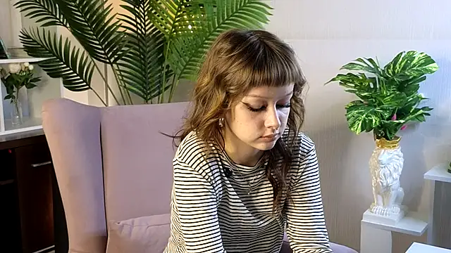 CarenChappan online show from November 2025 04:17:02 PM