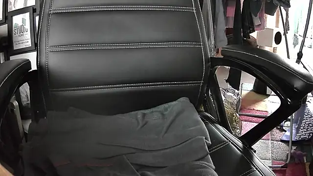 Chrisatmiami online show from November 2025 02:16:01 PM