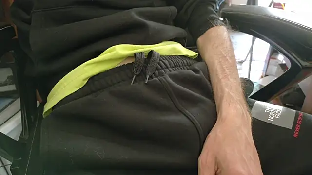 Snapshot of Chrisatmiami chatting on April 2026 03:16:01 PM Chrisatmiami online show from April 2026 03:16:01 PM