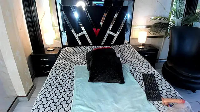 Lucy Vegas online show from December 2025 02:15:01 PM