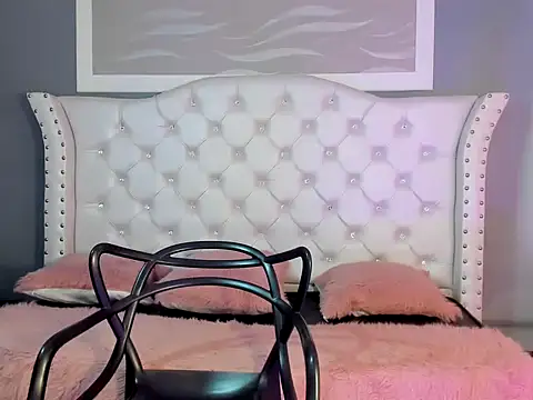 Snapshot of bella69__fox chatting on November 2025 01:11:01 PM bella69 fox online show from November 2025 01:11:01 PM