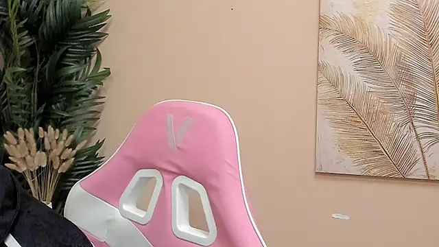 TawnyOkane online show from November 2025 09:41:01 AM