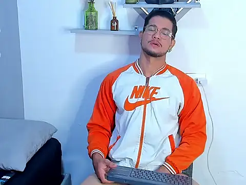 Nolan joness online show from May 2026 11:58:02 AM