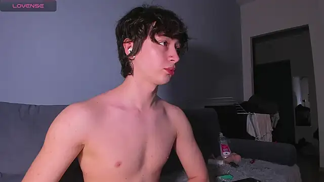 Snapshot of AlanReckless chatting on April 2026 05:44:02 PM AlanReckless online show from April 2026 05:44:02 PM