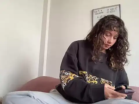 Snapshot of Dreana chatting on December 2025 07:18:01 PM Dreana online show from December 2025 07:18:01 PM