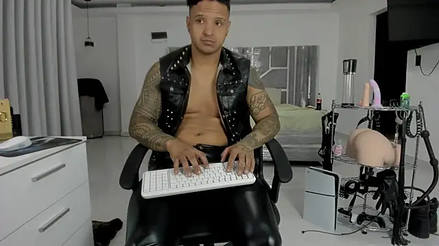 master leather online show from May 2026 02:01:02 PM