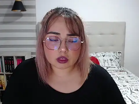 YiniBelle online show from April 2026 02:55:01 AM