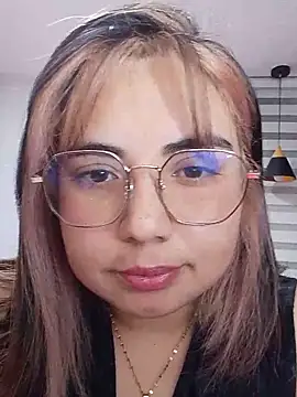 YiniBelle online show from April 2026 11:09:02 PM