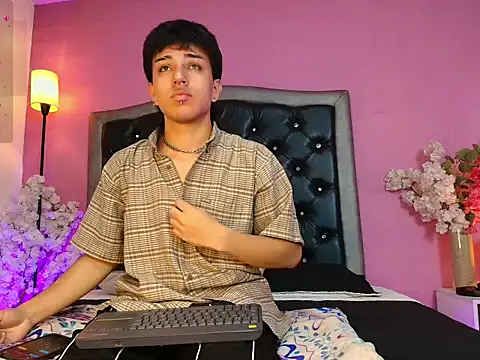 Snapshot of Davel_Svetla chatting on November 2025 01:18:02 PM Davel Svetla online show from November 2025 01:18:02 PM