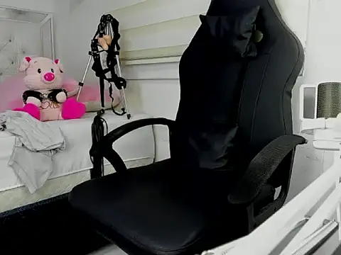 goddess of bitches online show from February 2026 04:54:01 AM