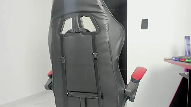 Snapshot of goddess_of_bitches chatting on April 2026 05:05:02 AM goddess of bitches online show from April 2026 05:05:02 AM