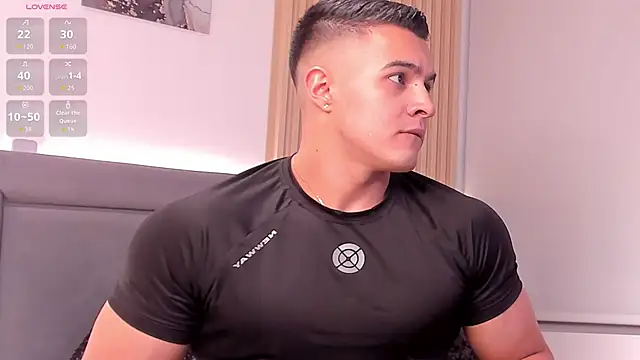 Snapshot of Mason_bennet chatting on April 2026 12:04:01 AM Mason bennet online show from April 2026 12:04:01 AM