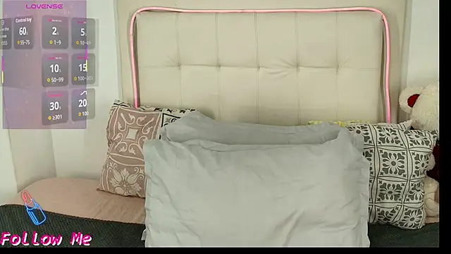 Daphne Hills online show from February 2026 06:19:01 PM