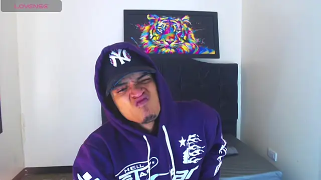 Snapshot of Isaacas_ chatting on November 2025 11:23:02 AM Isaacas online show from November 2025 11:23:02 AM