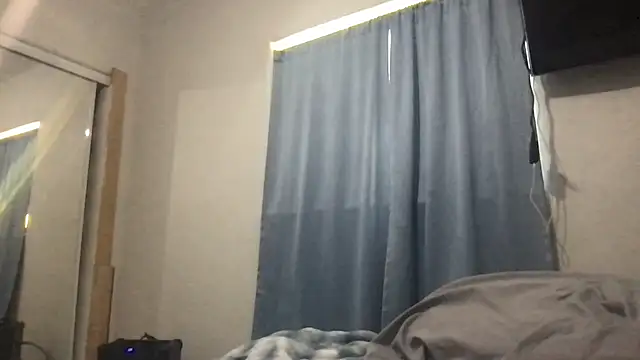 Snapshot of ymfg69 chatting on April 2026 09:12:02 PM ymfg69 online show from April 2026 09:12:02 PM