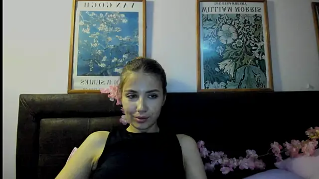 Snapshot of Aurora_Glow21 chatting on June 2026 01:28:02 AM Aurora Glow21 online show from June 2026 01:28:02 AM