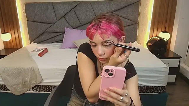 Snapshot of Laracooper_ chatting on March 2026 07:43:02 PM Laracooper online show from March 2026 07:43:02 PM