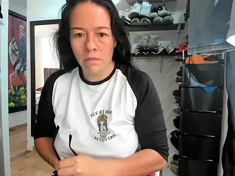 Snapshot of caroline_47 chatting on April 2026 04:00:01 PM caroline 47 online show from April 2026 04:00:01 PM