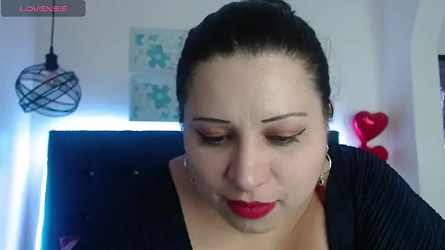 Snapshot of Catalinajane1 chatting on April 2026 01:42:02 PM Catalinajane1 online show from April 2026 01:42:02 PM