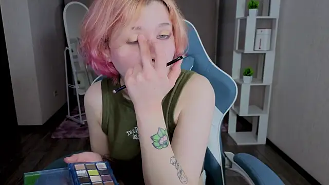 Snapshot of Kreks_frey chatting on November 2025 10:32:02 AM Kreks frey online show from November 2025 10:32:02 AM