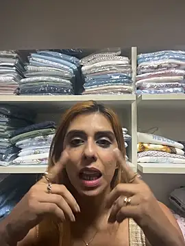 Snapshot of Monahliza chatting on April 2026 02:33:01 PM Monahliza online show from April 2026 02:33:01 PM